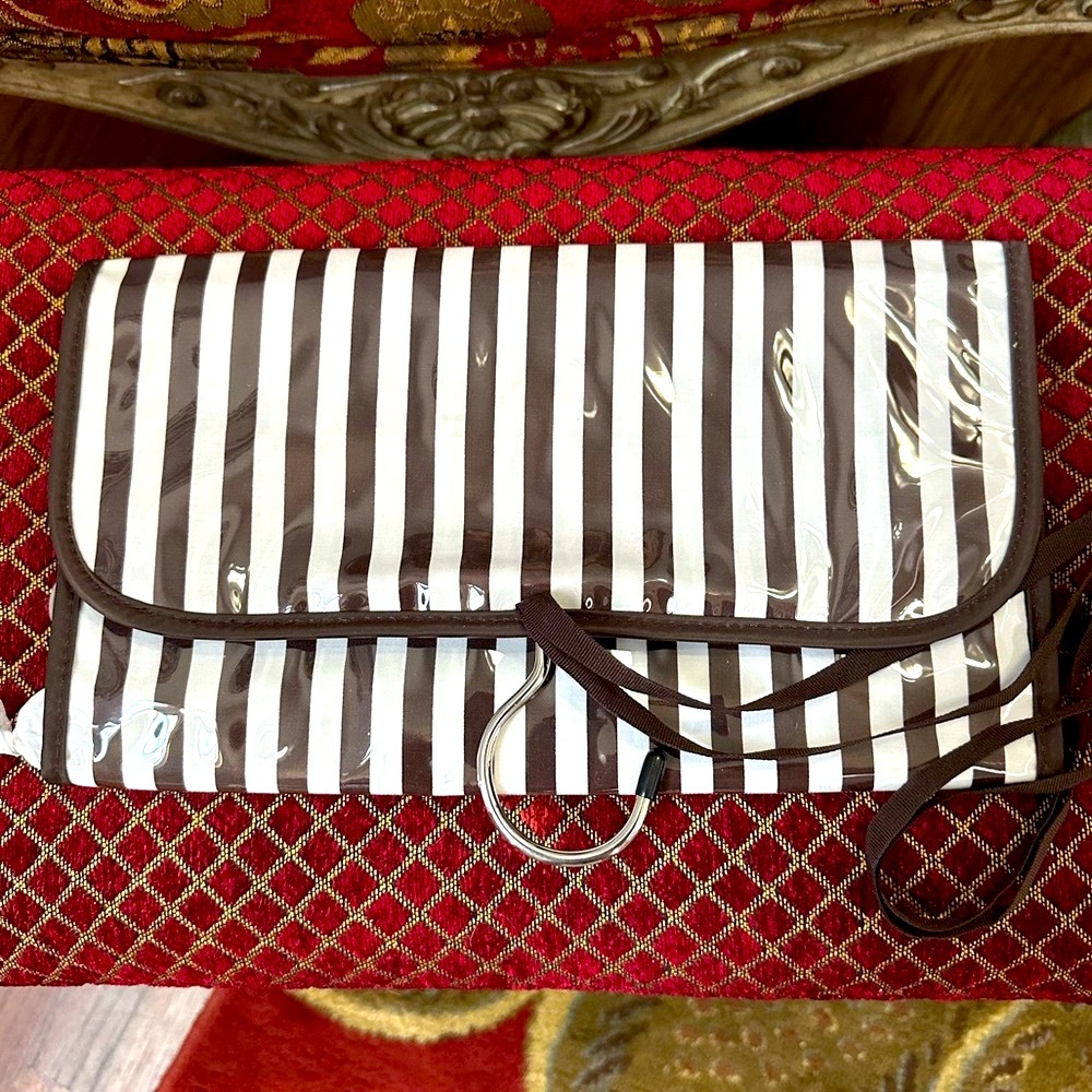 NWT Rare Henri Bendel Jewelry Roll in Iconic Brown/White Stripe Pattern